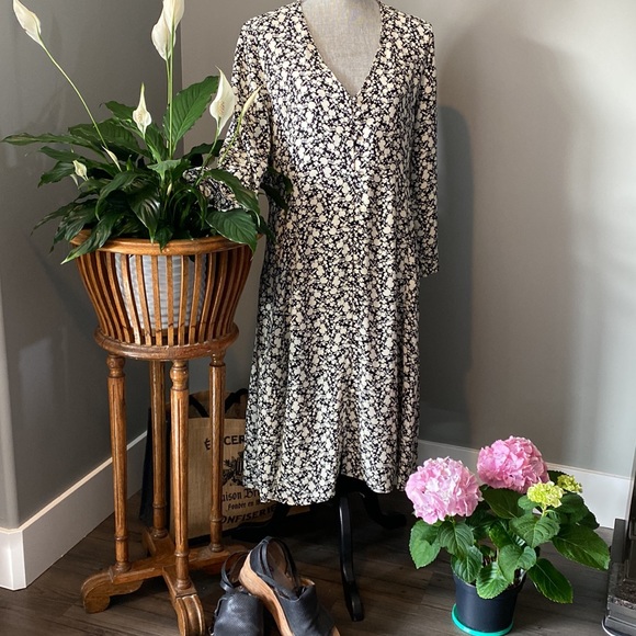 Sweet little black and white, small floral pattern, summer dress - Picture 7 of 7